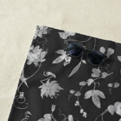 Elegant Black Gray Passion Flowers Pattern Strandlaken (In situ)