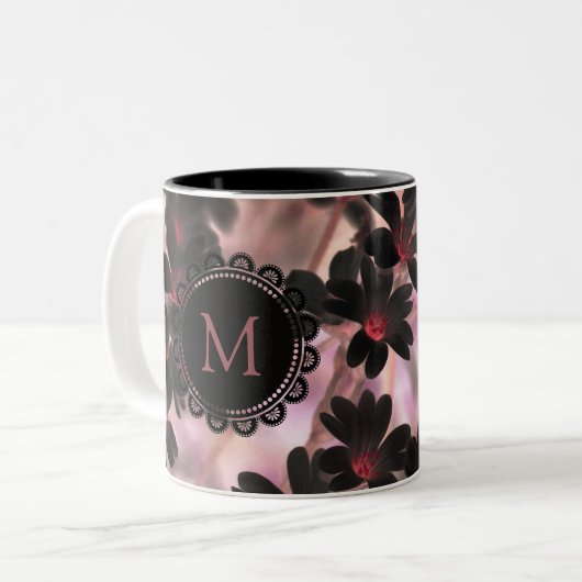 Elegant Black Lilac Flowers Monogram Tweekleurige Koffiemok (Voorkant links)