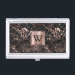 Elegant Black Marble Roos Gold Monogram Visitekaarthouder<br><div class="desc">Dit elegante visitekaartjes hoesje heeft een achtergrondpatroon van zwart marmer verfraaid met rozen gouden aderen. Personaliseer het met uw monogram initiaal in het zwart op een dubbel-omzoomd roos gouden faux geborsteld metaal vierkant.</div>