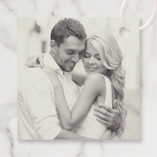 Elegant Black Mr en Mrs Script Custom Monogram Bedankjes Labels (Achterkant)