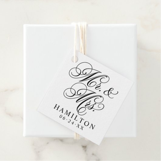 Elegant Black Mr en Mrs Script Custom Monogram Bedankjes Labels (In situ)