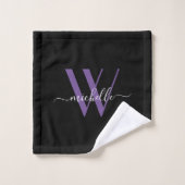 Elegant Black Paars Monogram Name Script Bad Handdoek (Wasdoekje)