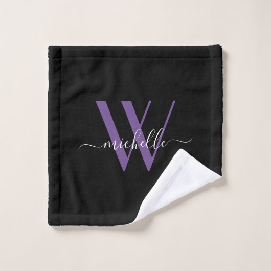 Elegant Black Paars Monogram Name Script Bad Handdoek (Wasdoekje)