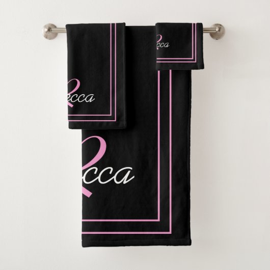 Elegant Black Pink Monogram Initiaal Naam Striped Bad Handdoek (Insitu)