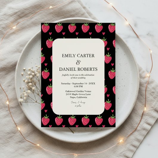 Elegant Black & Pink Strawberry Wedding Invitation Kaart