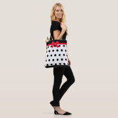 Elegant Black Polka Dots met rood lintje Tote Bag (Op model)