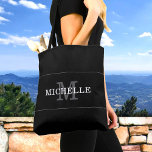 Elegant Black Silver Monogram Name Persoonlijk Tote Bag<br><div class="desc">Pas de tekst aan, en creëer gemakkelijk uw gepersonaliseerde canvas tas. Klik op BEWERKEN, klik vervolgens op ACHTERGROND BEWERKEN om de achtergrondkleur te wijzigen en herhaal dit voor beide zijden. U kunt DIT ONTWERP OVERDRAGEN op andere Zazzle-producten en het aanpassen aan de meeste Zazzle-items. Standaard Studio-design zijn gemaakt in grafische...</div>