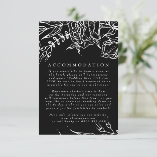 Elegant Black Tuxedo Bright White Wreath Wedding Informatiekaartje (Staand voorkant)