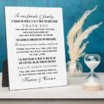 Elegant Black Wedding Guest Bedankt bericht Fotoplaat<br><div class="desc">Aangepast "aan onze vrienden en familie" dank u het tabletop-display voor huwelijksgasten. Een prachtige persoonlijke aanraking voor uw ontvangstingang of voordeeltafel. Klassiek zwart-wit tekstontwerp met een verscheidenheid van verschillende elegante doopvontstijlen. De bruid- en groomnamen kunnen onderaan gepersonaliseerd worden.</div>