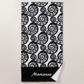 Elegant Black & White Curls Koru Fern Frond Strandlaken (Voorkant)