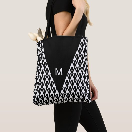 Elegant Black White Diamond Pattern & Monogram Tote Bag (Dichtbij)