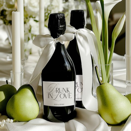 Elegant Black & White Drunk in Love Mini Champagne Sparkling Wijnetiket