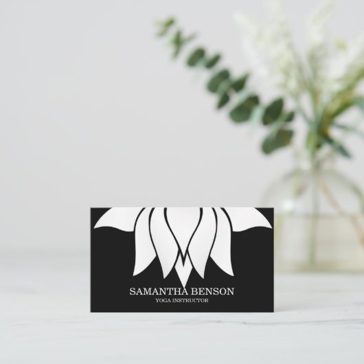 Elegant Black & White Flower Logo Yoga Visitekaartje (Staand voorkant)