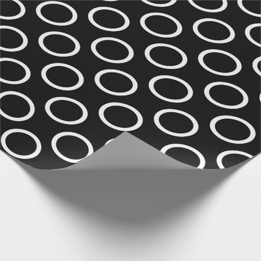 Elegant Black & White Polka Dot Pattern Cadeaupapier (Hoek)