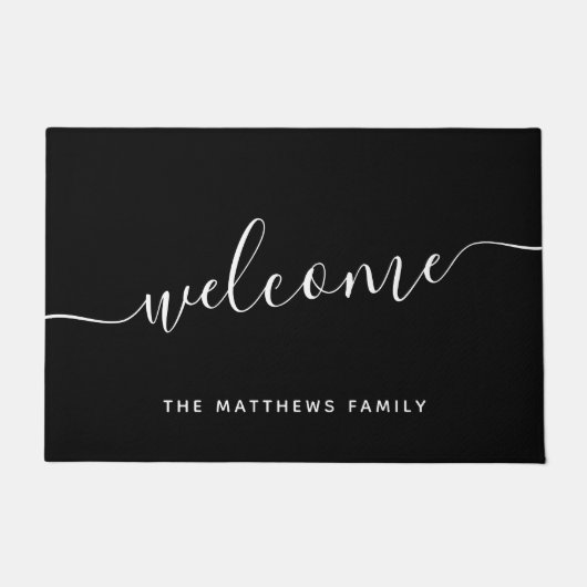 Elegant Black White Script Family Name Welkom Deurmat (Voorkant)