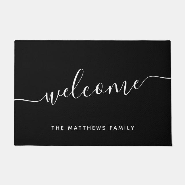 Elegant Black White Script Family Name Welkom Deurmat (Voorkant)