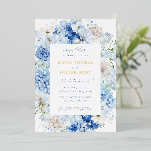 Elegant Blauw Bloemen Lijst Bruiloft Folie Uitnodiging (Staand Voorkant)