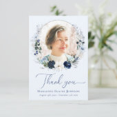 Elegant Blauw Bloemen Memorial Viering van het Lev Bedankkaart (Staand voorkant)