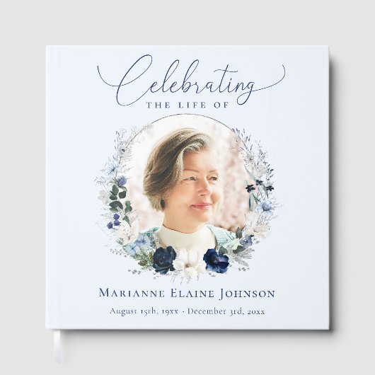 Elegant Blauw Bloemen Memorial Viering van het Lev Gastenboek (Voorkant)
