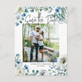 Elegant Blauw Bloemen Paar Foto Save the Date Uitnodiging Briefkaart (Voorkant)