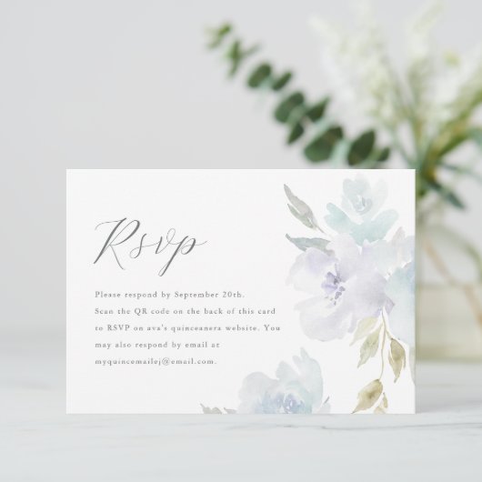 Elegant Blauw Bloemen Quinceanera QR Code RSVP (Staand voorkant)
