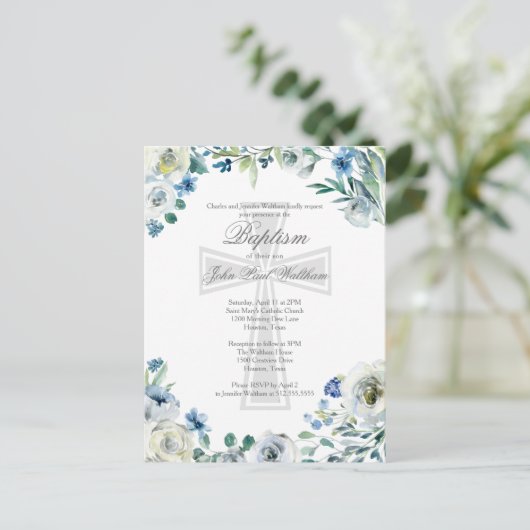 Elegant Blauw Bloemen Religieus Kruis Doop Briefkaart (Staand voorkant)
