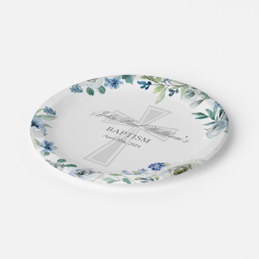 Elegant Blauw Bloemen Religieus Kruis Doop Papieren Bordje (Gekanteld)