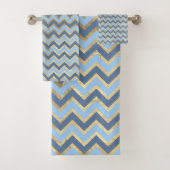 Elegant Blauw en Gouden Chevron Patroon Bad Handdoek (Insitu)