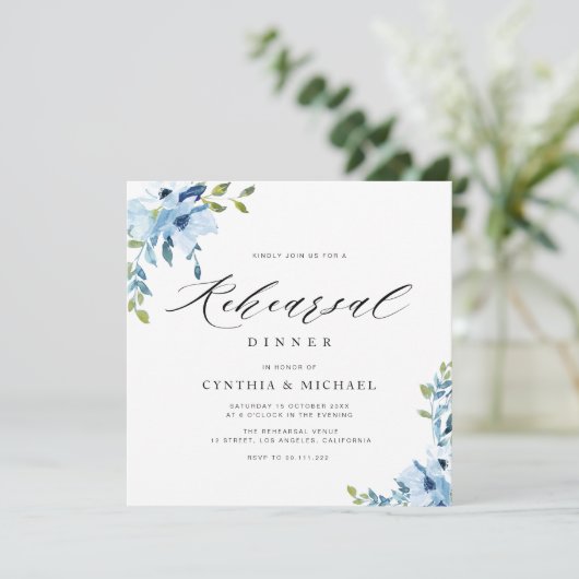 elegant blauw en wit bloemetjesrepetitief diner  kaart (Staand voorkant)