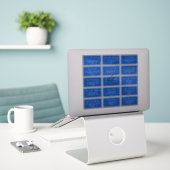Elegant blauw en wit bruiloft individueel adres sticker (Laptop op bureau)