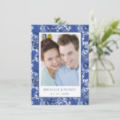 Elegant Blauw en Wit Floral Chintz Kaart (Staand voorkant)