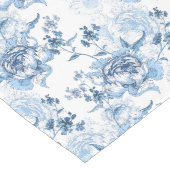 Elegant Blauw en Wit Gegraveerde Pioenrozen Lange Tafelloper (Hoek)