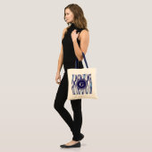Elegant blauw en wit waterverf ikat patroon tote bag (Voorkant (model))