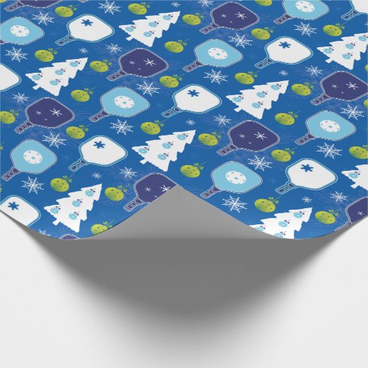 Elegant blauw en witte kerstpickleball  cadeaupapier (Hoek)