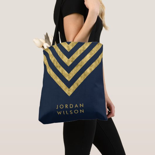 Elegant Blauw Faux Goud Naam Chevron Patroon Tote Bag (Dichtbij)