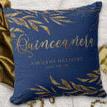 Elegant Blauw Goud Blad Gepersonaliseerde Quincean Kussen<br><div class="desc">Blauw en Goud Quinceanera kussen dat u kunt aanpassen met de naam van de Quinceañera, evenals haar verjaardag of evenementdatum, als u wilt. Het ontwerp is koningsblauw en goud met fijne lijngetekende bladeren en massief goudblad gebladerte. Blader door mijn Gold Leaf Quinceanera collectie of stuur me een bericht voor bijpassende...</div>