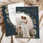 Elegant Blauw Goud Schrift Gelukkig Hanukkah  Feestdagenkaart<br><div class="desc">Dit ontwerp heeft een bloemboogontwerp met een delicate witte bloem glinsterende gouden lijst die een enkele verticale foto omlijst. Om vooruit wijzigingen aan te brengen,  selecteert u Personaliseren -> Bewerken met behulp van de optie Ontwerpprogramma om tekstvakken,  kleur en lettertype verder te bewerken/toevoegen.</div>