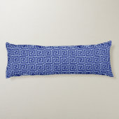 Elegant blauw Grieks patroon op lichtblauw Lichaamskussen (Achterkant)