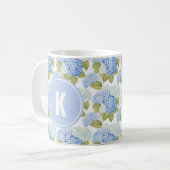Elegant Blauw Hydragea Bloemen Patroon Monogram Koffiemok (Voorkant links)