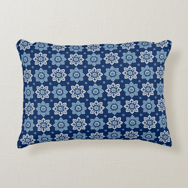 Elegant Blauw Mandala Bloemenpatroon Accent Kussen (Voorkant)