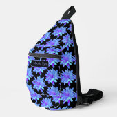 Elegant blauw paarse bloemenbloem sling bag (Rechterhoek)