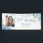 Elegant Blauw Roos Bloemen Lijst 70ste Verjaardags Spandoek<br><div class="desc">Elegant blauw en wit met schemerige salie groen groen groen bloemenfeest lijst "Happy Birthday" feestviering ontwerp.</div>