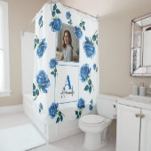 Elegant Blauw Roos Monogram Aangepaste Moeder Douchegordijn (In situ)