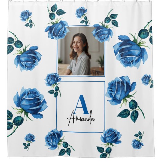 Elegant Blauw Roos Monogram Aangepaste Moeder Douchegordijn (Voorkant)