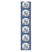 Elegant Blauw toile de jouy monogram Korte Tafelloper (Voorkant)