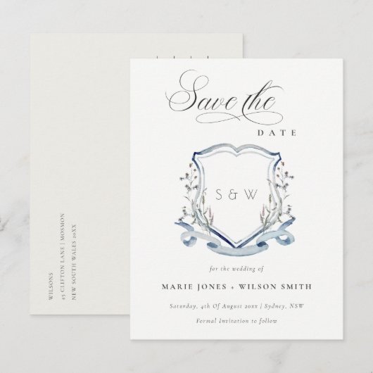 Elegant Blauw Watercolor Wildbloem Monogram Wapen Aankondigingskaart (Voorkant / Achterkant)