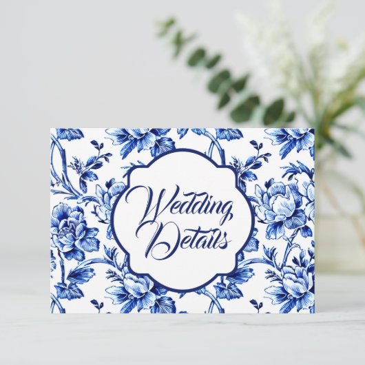 Elegant Blauw & Wit Bloemen Bruiloft Behuizing Kaa Informatiekaartje (Staand voorkant)