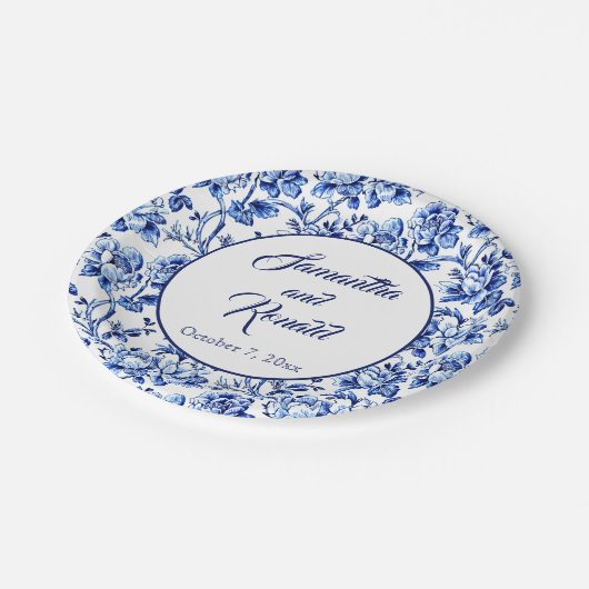 Elegant Blauw Wit Bloemen Toile Bruiloft Papieren Bordje (Gekanteld)