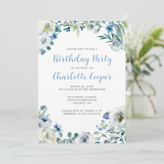 Elegant Blauw Wit Bloemen Verjaardagsfeest Kaart (Staand voorkant)