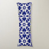 Elegant blauw-wit bloempatroon lichaamskussen (Voorkant Verticaal)